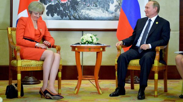 Президент РФ Владимир Путин и премьер-министр Великобритании Тереза Мэй. Архивное фото