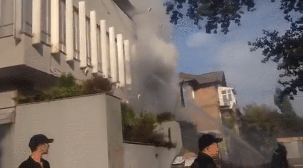 Горящее здание телеканала Интер сняли на видео Горящее здание телеканала Интер сняли на видео