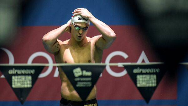 Владимир Морозов (Россия) на дистанции 50 метров на спине среди мужчин на этапе Кубка мира FINA по плаванию в Москве