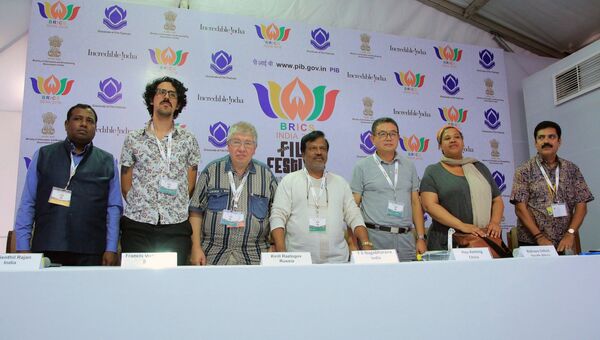 Члены жюри Первого международный кинофестиваля стран Брикс во время пресс-конференции в Нью-Дели. Архивное фото