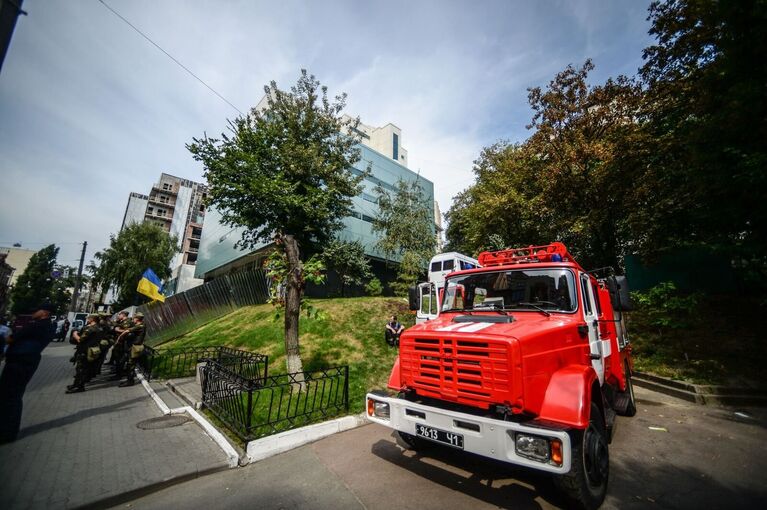 Митинг возле здания телеканала Интер в Киеве