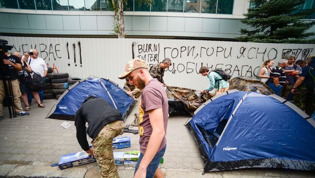 Митинг возле здания телеканала Интер в Киеве