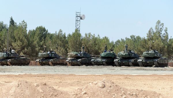 Турецкие танки недалеко от границы Сирии . Архивное фото