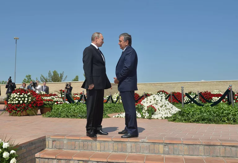 Президент РФ Владимир Путин с премьер-министром Узбекистана Шавкатом Мирзиёевым в Самарканде. 6 сентября 2016 Президент РФ Владимир Путин с премьер-министром Узбекистана Шавкатом Мирзиёевым в Самарканде. 6 сентября 2016