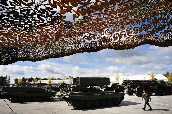 Тяжелая огнеметная система ТОС-1А в открытой экспозиции на Международном военно-техническом форуме АРМИЯ-2016