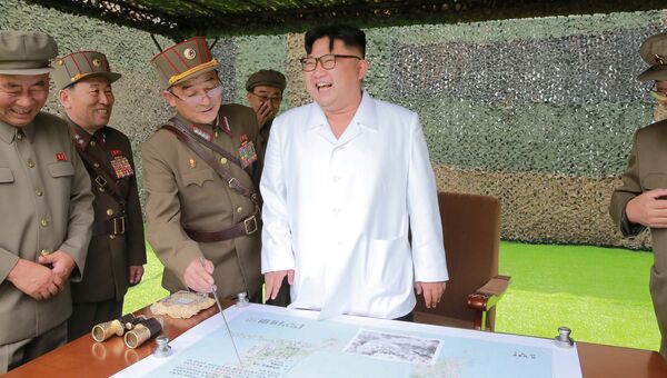 Лидер Северной Кореи Ким Чен Ын во время запуска баллистических ракет. 6 сентября 2016