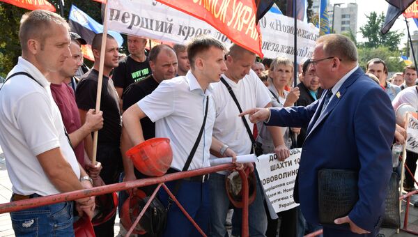 Акция протеста профсоюзов возле Верховной рады Украины