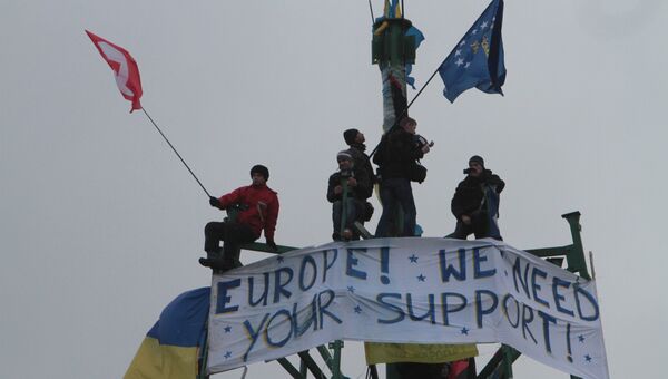 Сторонники евроинтеграции Украины во время митинга на площади Независимости в Киеве. Архивное фото