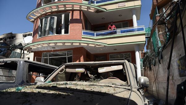 Место взрыва автомобиля у здания гуманитарной организации CARE в Кабуле, Афганистан. 6 сентября 2016