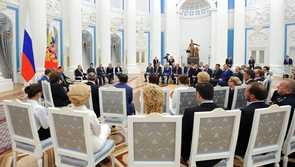 Президент РФ В. Путин встретился с фракцией Единая Россия и экспертами