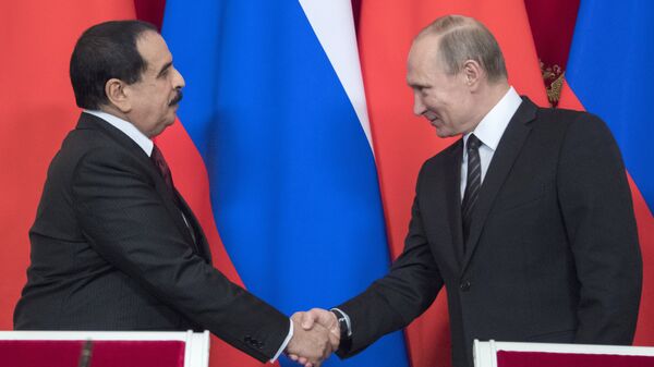 Президент РФ Владимир Путин и король Бахрейна Хамад бен Иса Аль Халифа на церемонии подписания совместных документов. 6 сентября 2016