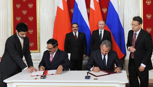 Президент РФ Владимир Путин и король Бахрейна Хамад бен Иса Аль Халифа на церемонии подписания соглашения о военном сотрудничестве. 6 сентября 2016