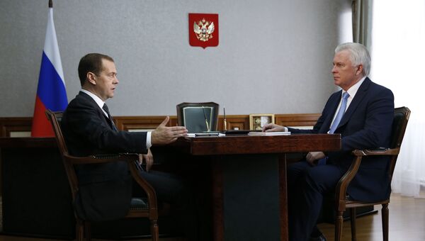 Председатель правительства РФ Дмитрий Медведев и глава Бурятии Вячеслав Наговицын во время встречи в Улан-Удэ. 7 сентября 2016