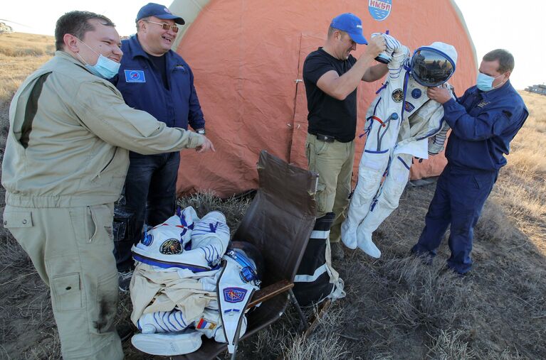 Капсула Союз ТМА-20М с экипажем МКС приземлилась в Казахстане
