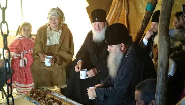 Патриарх Кирилл в оленеводческой бригаде на Чукотке