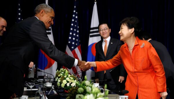 Президент США Барак Обама и лидер Южной Кореи Пак Кын Хе на встрече в Лаосе. 6 сентября 2016