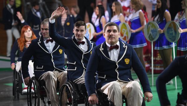 Спортсмены во время парада атлетов на церемонии открытия Всероссийских паралимпийских соревнований