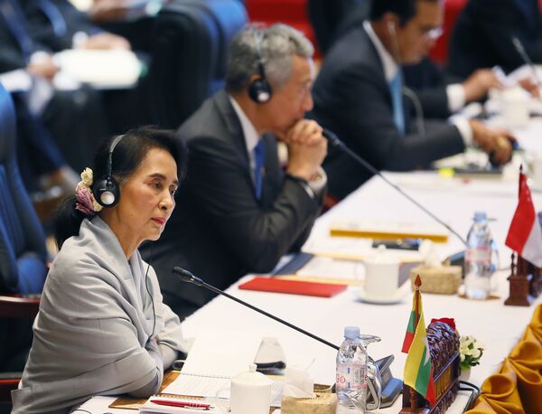 Министр иностранных дел Мьянмы Аун Сан Су Чжи на саммите АСЕАН в Лаосе