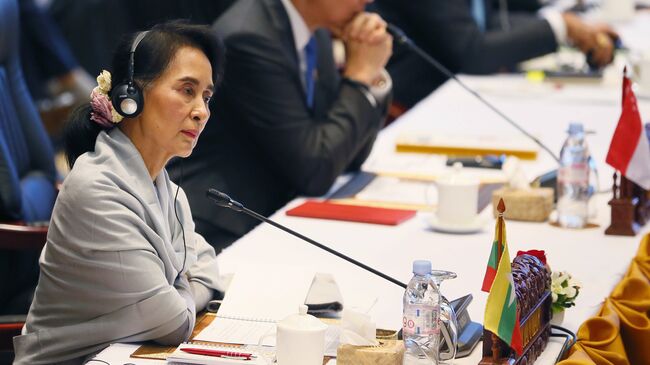 Министр иностранных дел Мьянмы Аун Сан Су Чжи на саммите АСЕАН в Лаосе