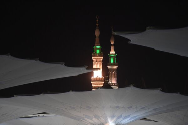 Минареты мечети Пророка в городе Медина