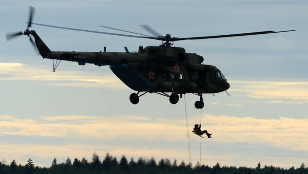 Десантирование с вертолета Ми-8. Архивное фото