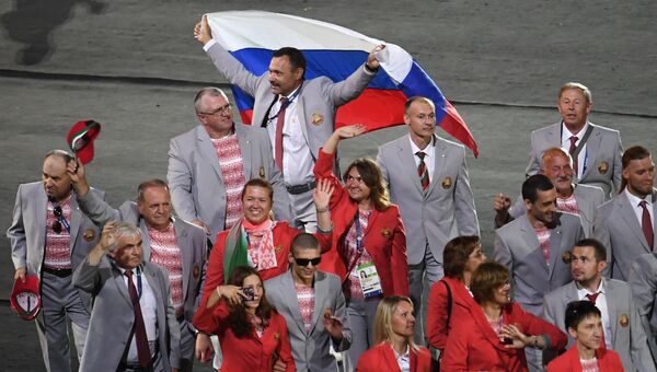 Представители Белоруссии во время парада атлетов и членов национальных делегаций на церемонии открытия XV летних Паралимпийских игр 2016 в Рио-де-Жанейро