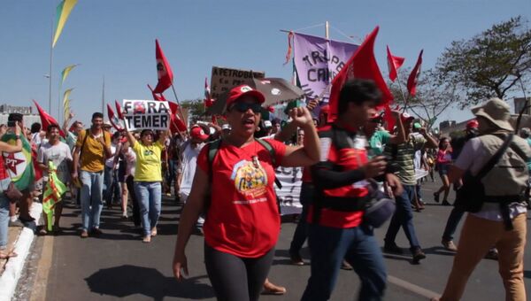 Тысячи сторонников Роусефф вышли на акции протеста в День независимости Бразилии