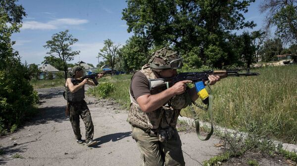 Солдаты ВСУ возле Марьинки, Донецкая область, Украина. Архивное фото
