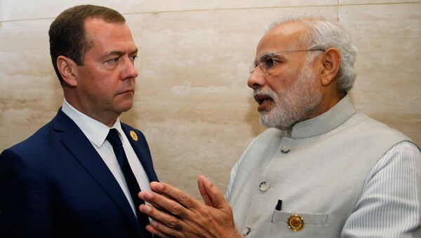 Председатель правительства РФ Дмитрий Медведев и премьер-министр Индии Нарендра Моди после заседания 11-го Восточноазиатского саммита (ВАС). 8 сентября 2016