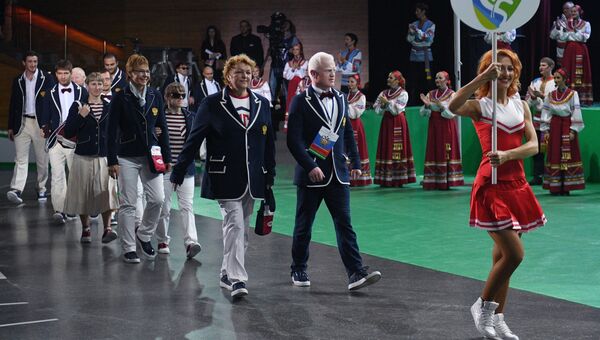 Спортсмены во время парада атлетов на церемонии открытия Всероссийских паралимпийских соревнований в концертном зале Крокус Сити Холл в Москве. Архивное фото