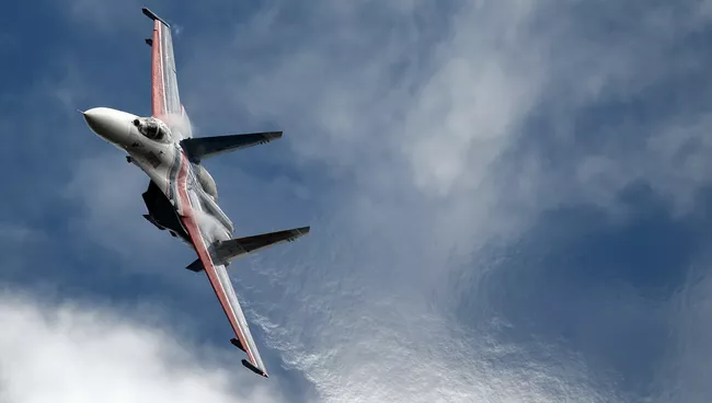 Многоцелевой истребитель Су-27 пилотажной группы Русские Витязи. Архивное фото