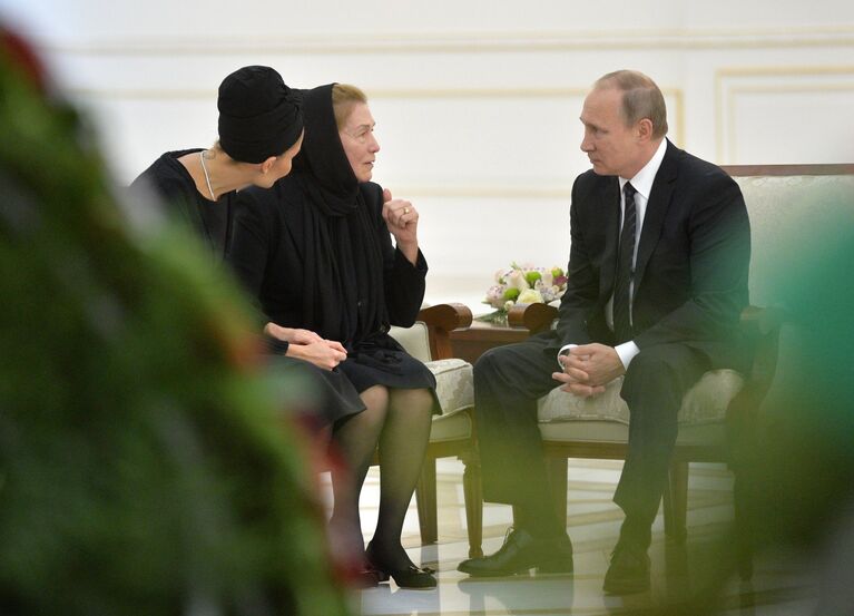 Президент РФ Владимир Путин выражает соболезнования вдове президента Узбекистана Татьяне Каримовой