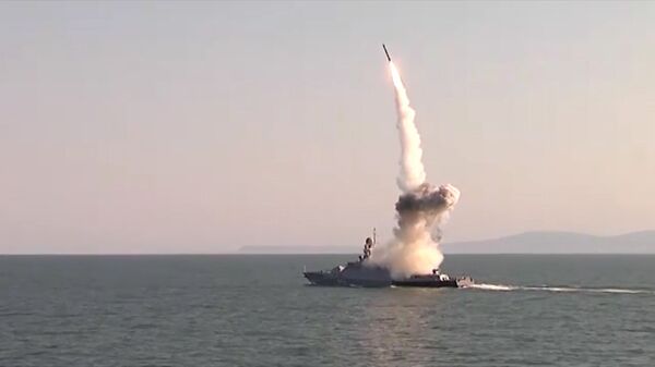Пуски ракет Калибр с кораблей Каспийской флотилии на учениях Кавказ-2016 Пуски ракет Калибр с кораблей Каспийской флотилии на учениях Кавказ-2016