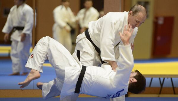 Президент России Владимир Путин на тренировке с членами сборной команды России по дзюдо