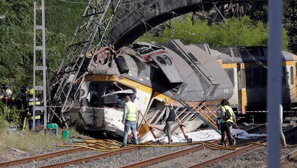 Авария поезда рядом со станцией в муниципалитете Порриньо, Испания