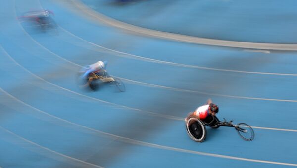 Спортсмены-паралимпийцы на соревнованиях. Архивное фото