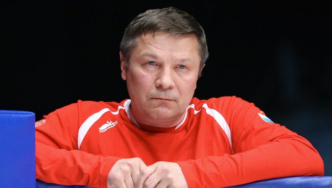 Тренер по боксу Олег Меньшиков. Архивное фото