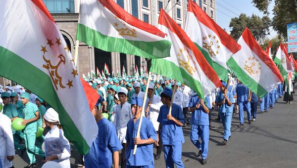 Праздничная демонстрация в День независимости Таджикистана в Душанбе