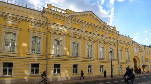 Фасад отреставрированного исторического здания Московского музыкального театра Геликон-опера