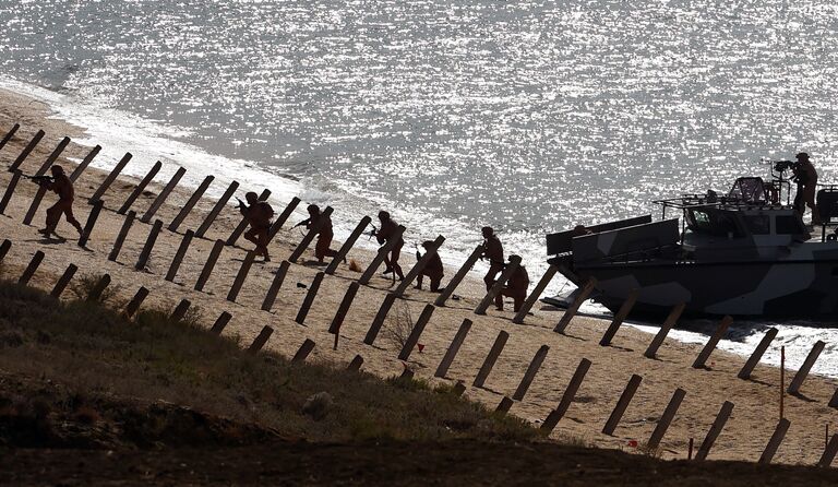 Военные учения российской армии на побережье Черного моря в Крыму. 9 сентября 2016