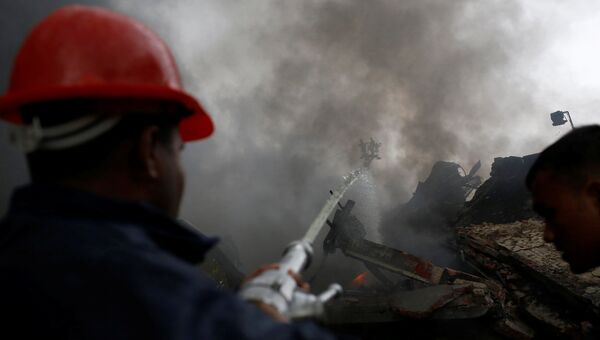Пожар после взрыва на фабрике в Бангладеш