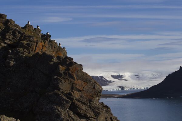 Вид с плато Седова на бухту Тихая острова Гукера архипелага Земля Франца-Иосифа
