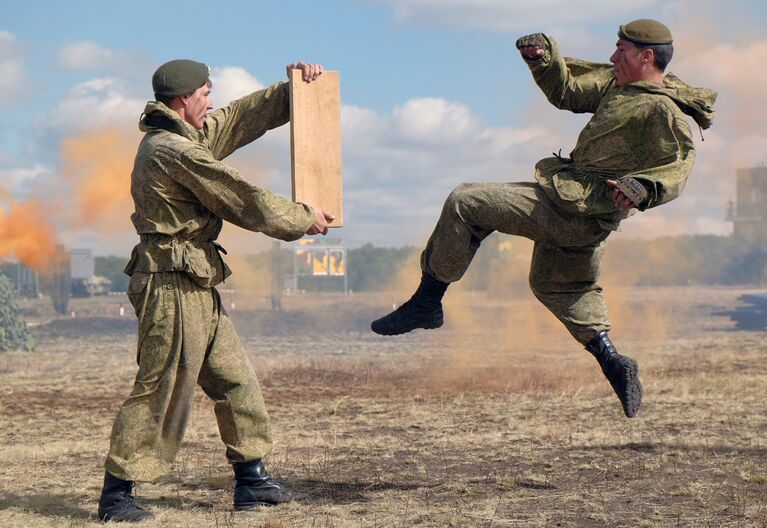 Демонстрационный показ 15-й отдельной мотострелковой бригады, 2-й гвардейской общевойсковой Краснознаменной армии в рамках Международного военно-технического форума АРМИЯ-2016