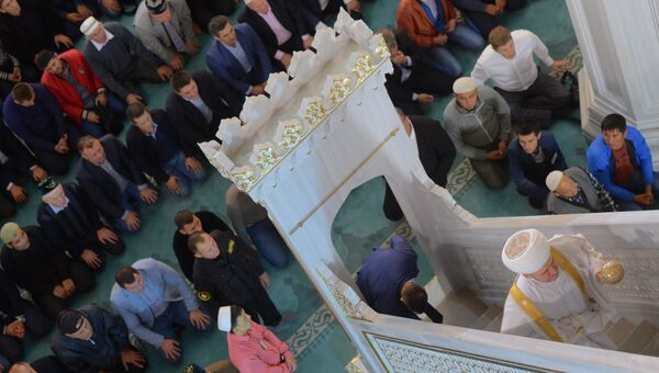 Председатель совета муфтиев России Равиль Гайнутдин в Московской Соборной мечети во время празднования Курбан-Байрама в Москве