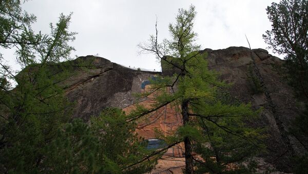 Самое большое в России изображения Будды на скале близ села Баян-Гол Хоринского района Бурятии