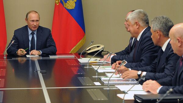 Президент России Владимир Путин проводит совещание с постоянными членами Совета безопасности РФ в резиденции Ново-Огарево. 12 сентября 2016