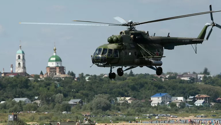 Вертолет Ми-8 во время международных соревнований подразделений инженерных войск Открытая вода - 2016, проходящих в рамках Международных армейских игр-2016, в Муроме Вертолет Ми-8 во время международных соревнований подразделений инженерных войск Открытая вода - 2016, проходящих в рамках Международных армейских игр-2016, в Муроме