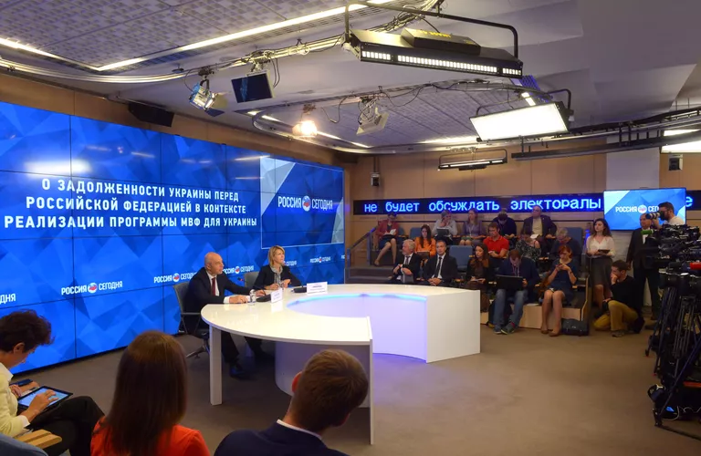 Министр финансов РФ Антон Силуанов во время брифинга О задолженности Украины перед Российской Федерацией в контексте реализации программы МВФ для Украины в Международном мультимедийном пресс-центре МИА Россия сегодня. 12 сентября 2016 года Министр финансов РФ Антон Силуанов во время брифинга О задолженности Украины перед Российской Федерацией в контексте реализации программы МВФ для Украины в Международном мультимедийном пресс-центре МИА Россия сегодня. 12 сентября 2016 года