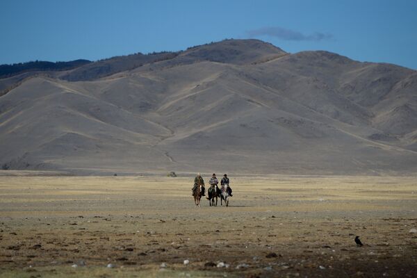 Чабаны едут к животноводческой стоянке в Кош-Агачском районе Республики Алтай для участия в досрочном голосовании