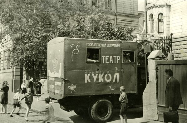 Бродячий этап жизни театра кукол имени Образцова. 1931-1936 годы